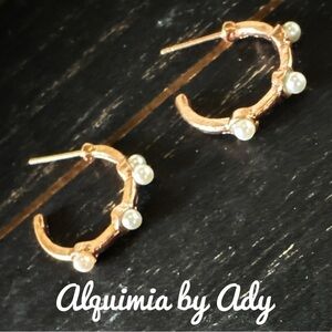 Alquimia Gold and White Crescent Earrings with Pearl Accents